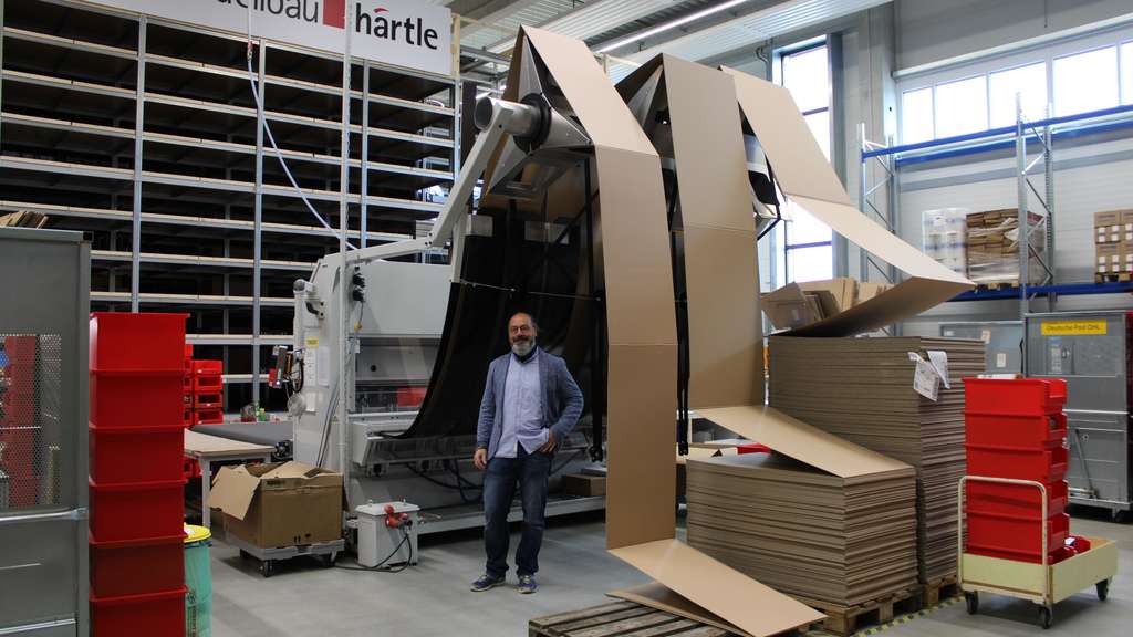 Die Firma Modellbau Härtle setzt auf ein KI-gesteuertes Kleinteilelager und viel Nachhaltigkeit